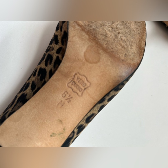 VanEli spool heel pumps in leopard print with black bow detail size 6-1/2. - Picture 2 of 9